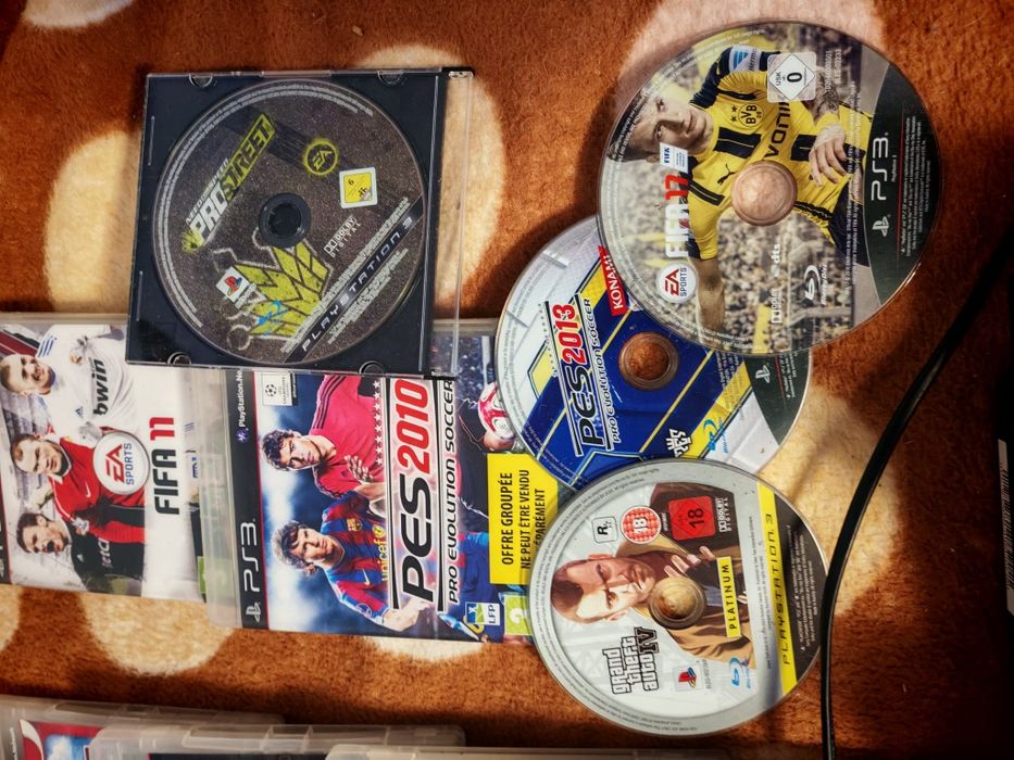 Vând joc PS3 plus 3console plus 23 de jocuri