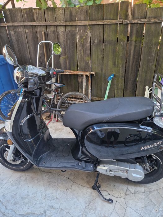 Scuter pe benzina