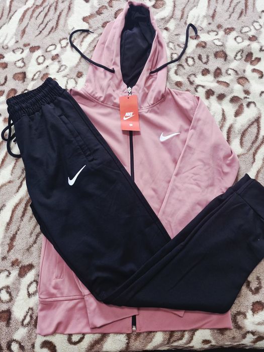 Trenig femei diferite modele