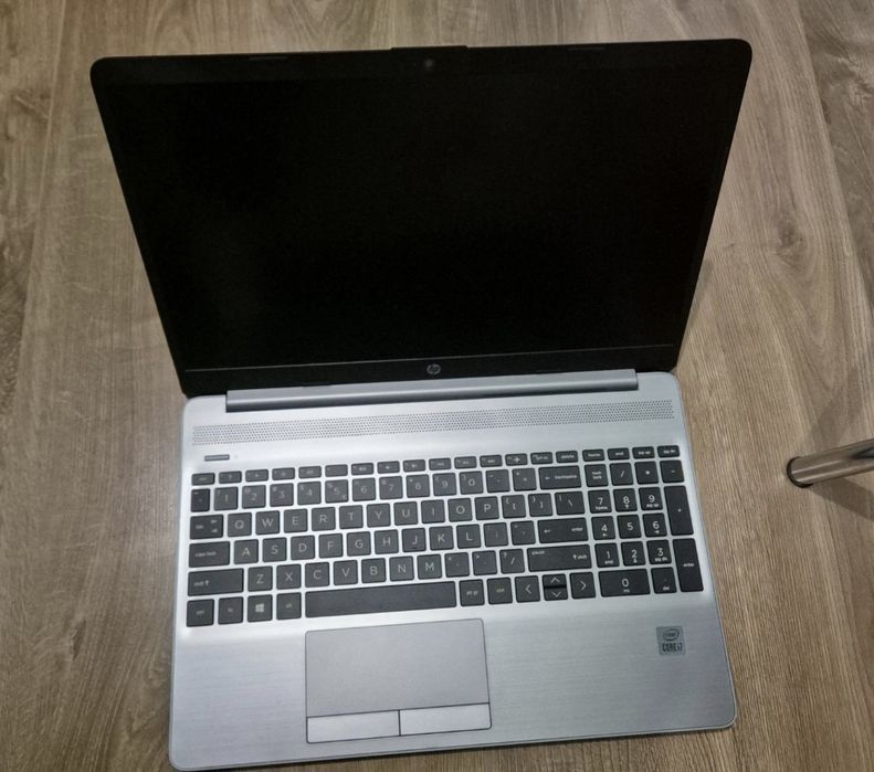 Vând laptop HP i7