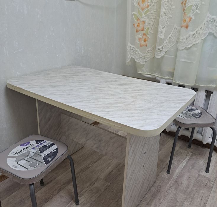 Продам Кухонный стол