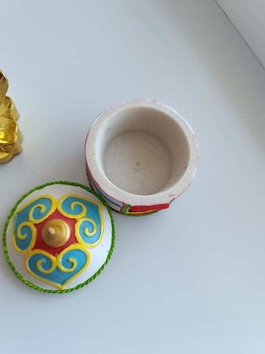 Сувениры разные по 500т