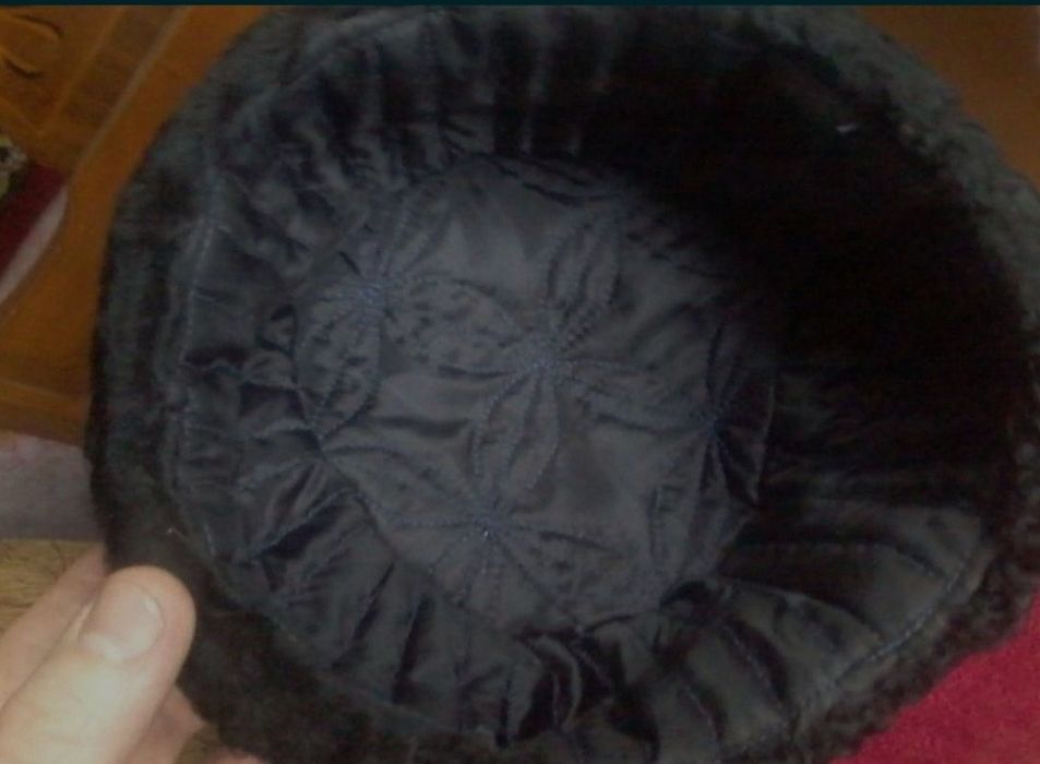 Шапка каракулевыя женская