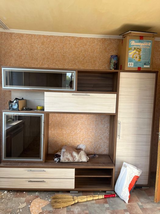 Продам сервант в хорошим состояние