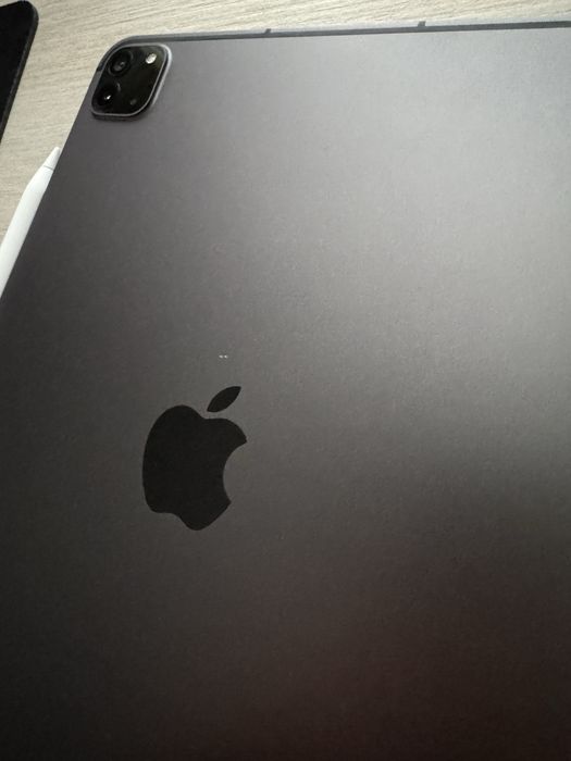 iPad Pro 11" Gen 3, 128 GB + husa cu tastura + pen