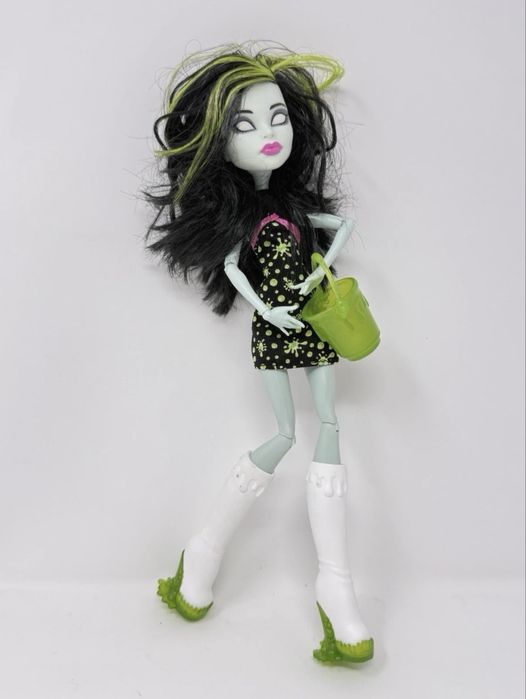 продана! внутри еще куклы) актуально 15/08 MONSTER HIGH Монстер Хай