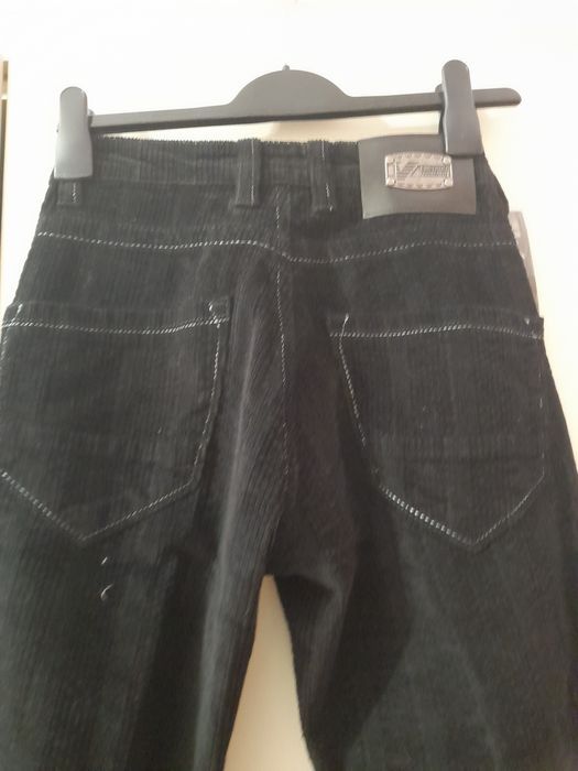Rsiat negru Armani, nou, cu etichetă,  mărimea 29chetă,  mărimea 29