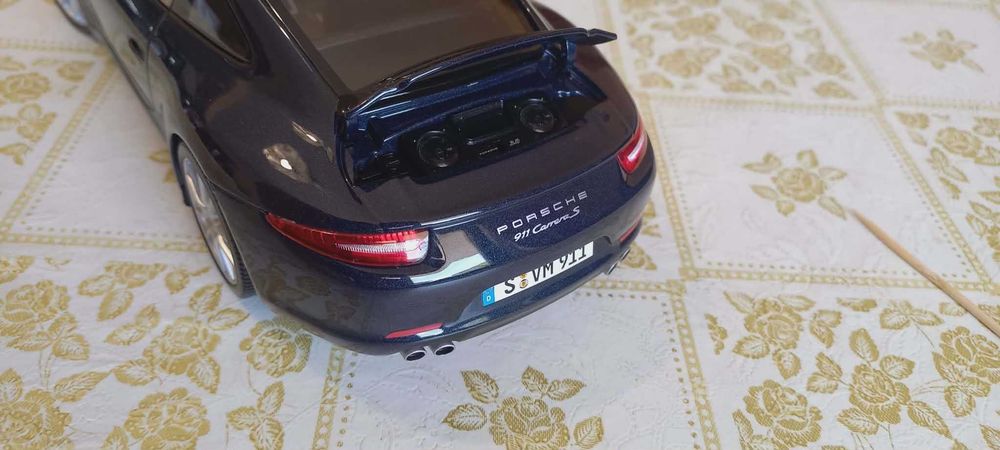 Porsche Carrera S 911 991 1:18 Minichamps