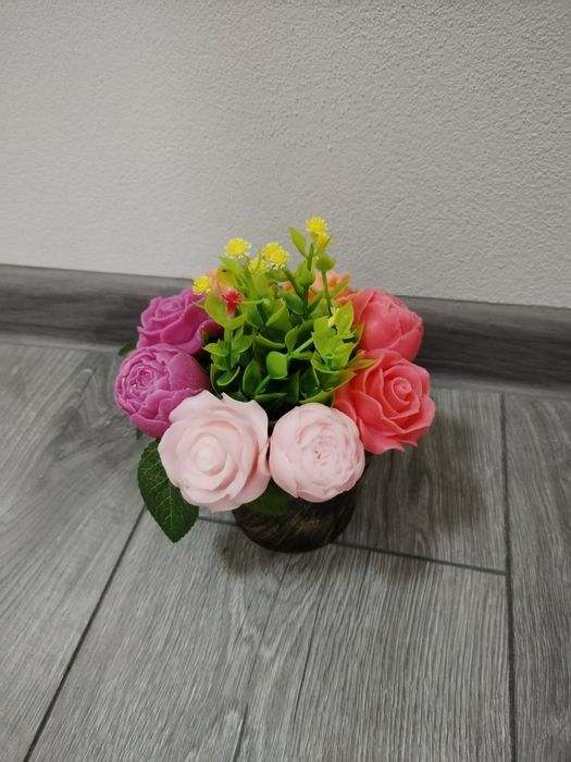 Aranjament floral parfumat din baza de săpun natural
