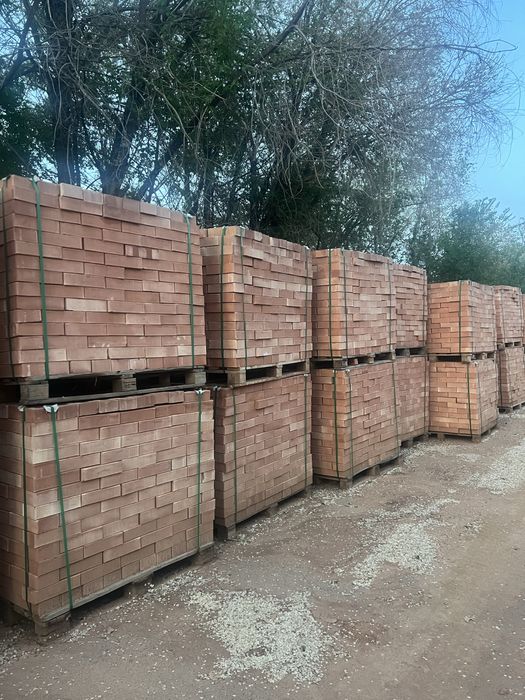 Керамический красный кирпич