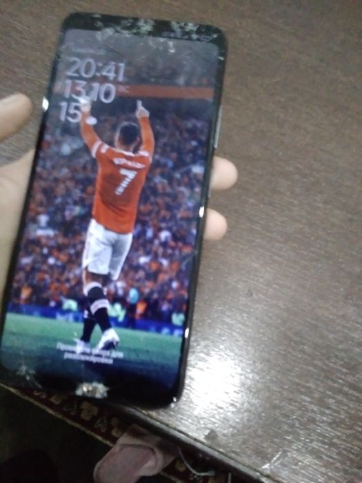 Поко м 4 про 5г дислпей не работает торг есть