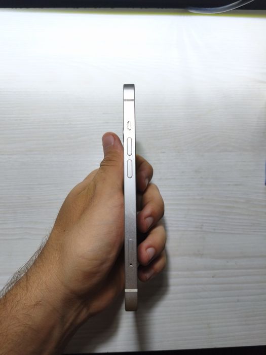 Apple iPhone 13, 128GB, Starlight – Пълен комплект, Като НОВ!