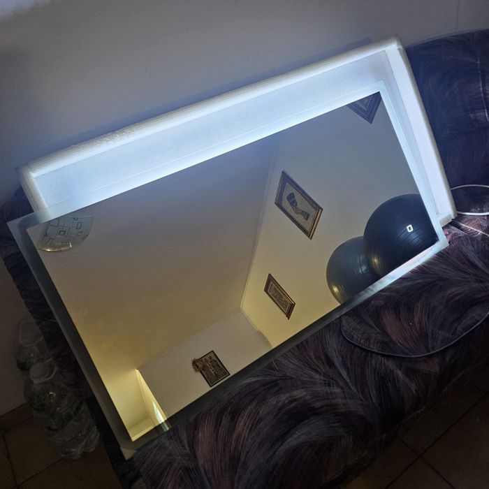 Oglinda smart  cu led 120x60cm funcționează doar jumate