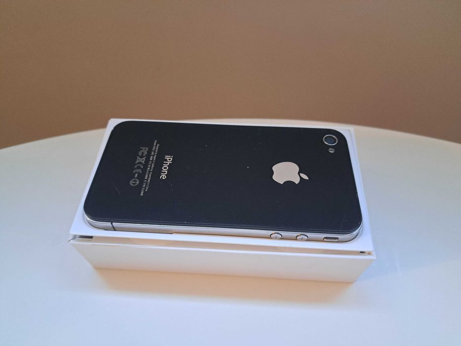 iPhone 4 с оригинална опаковка и аксесоари