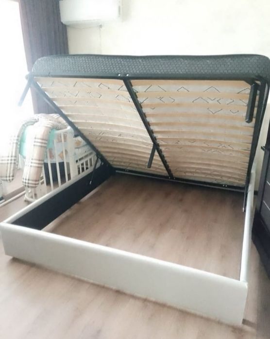 Продам кровать почти новая)