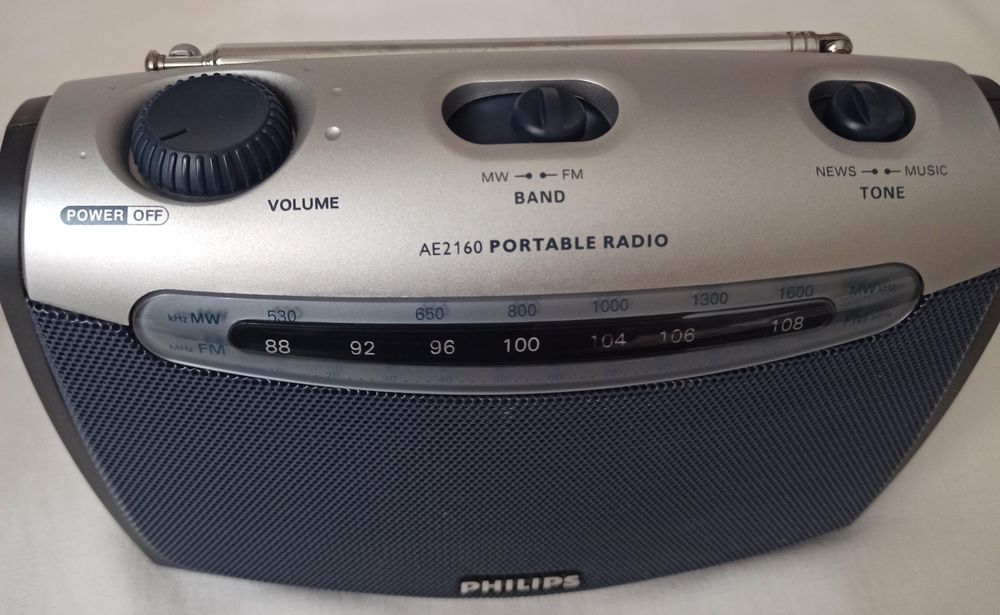 Radio SoundMaster FM AM Ceas Alarma + Radio Philips portabil FM+AM