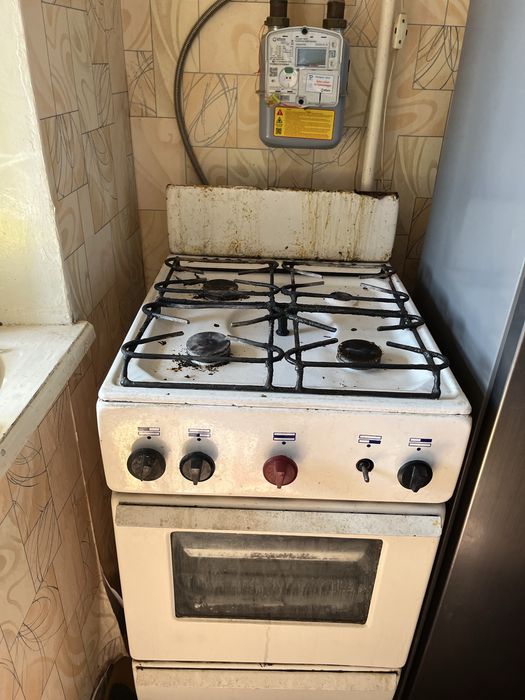 Gaz plita sotiladi arzon narxda