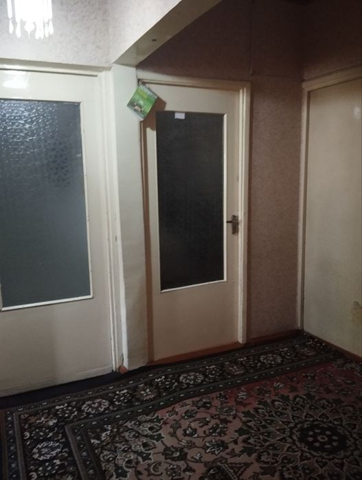 Chilonzro 20 kvartil 5 etajli dom 4 etaj sotiladi