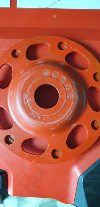 Vând disc slefuit beton HILTI de 125 mm.