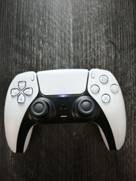 Vând PlayStation 5 disk edition + 2 jocuri