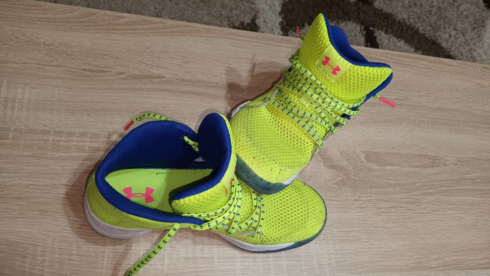 Adidași Under Armour