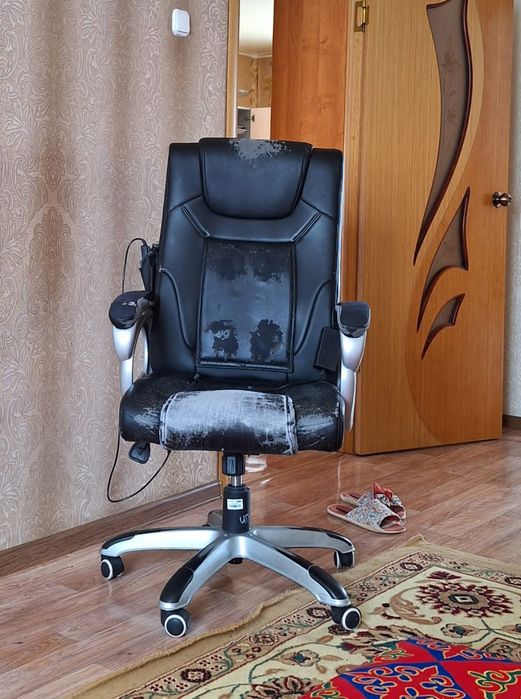 Продам офисное кресло с массажером