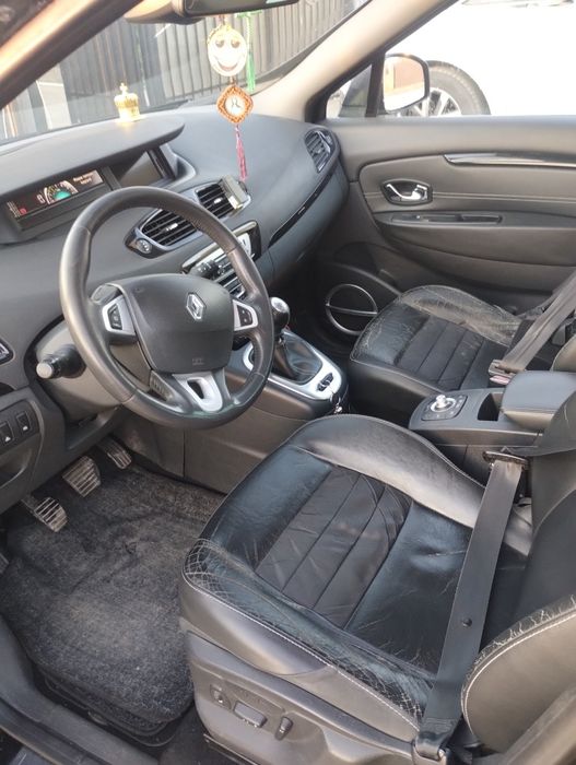 Vând Renault Espace scenic anul 2012