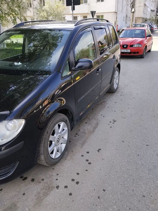 Volkswagen Touran Al 2-lea proprietar,mașină merge și se prezintă bine. 4000€ negociabil
