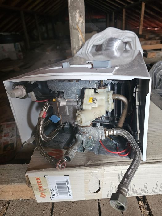 Instant apa calda pe gaz natural, Bosch Therm 4000