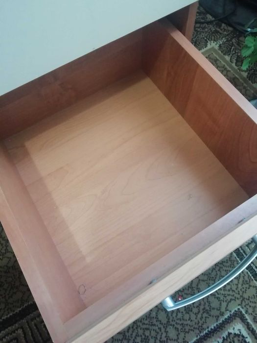 Стол письменный, подойдет для школьника