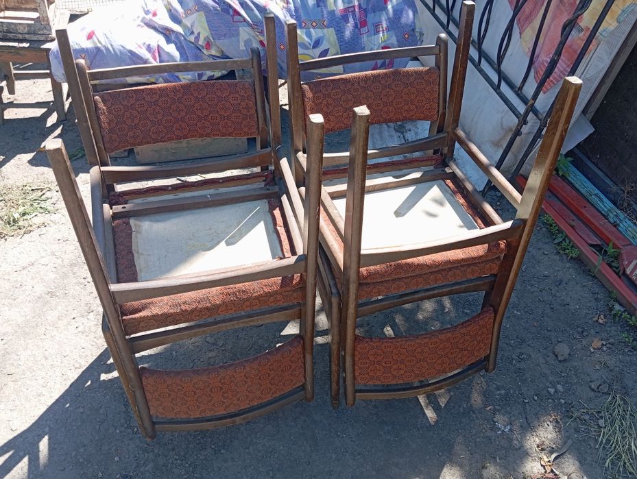 Продам деревянные стулья.
