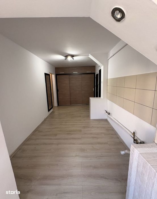2 camere decomandate,1 Mai, centrală proprie,AC,liber, parchet,gresie