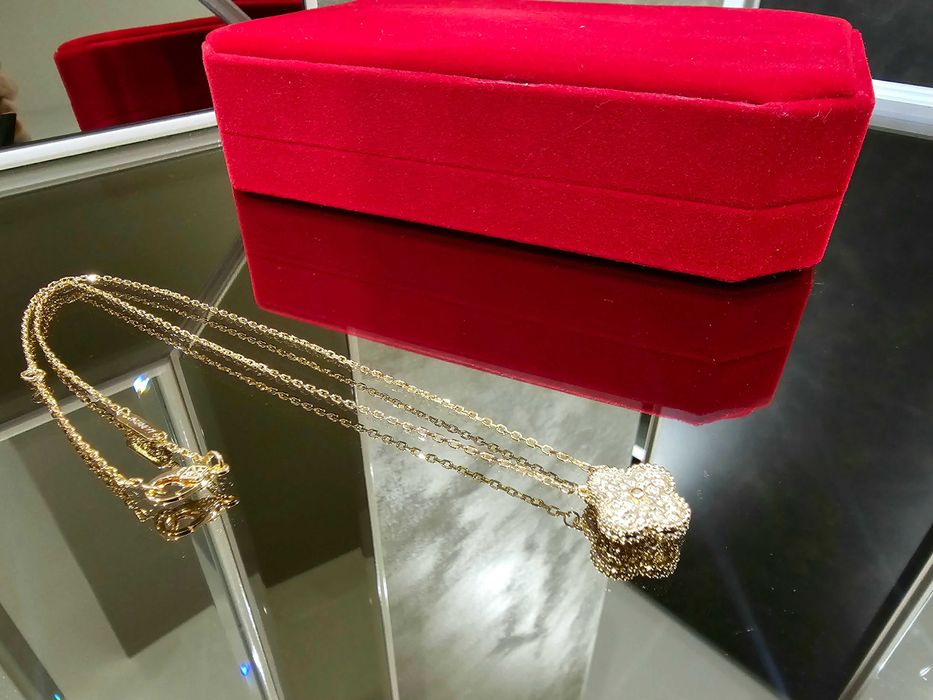 Van Cleef & Arpels VCA Rose Vintage Alhambra Lava Clover Дамско Колие