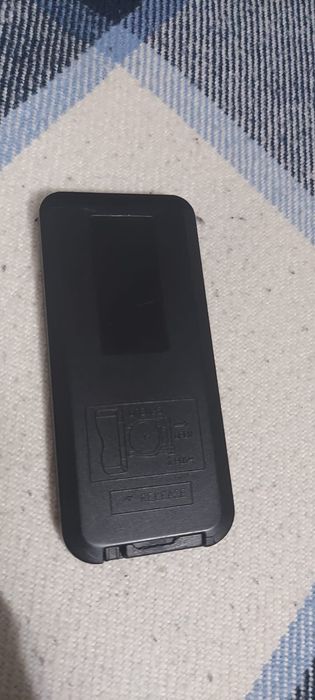 Пульт маленький.