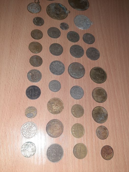 Продавам стари монети