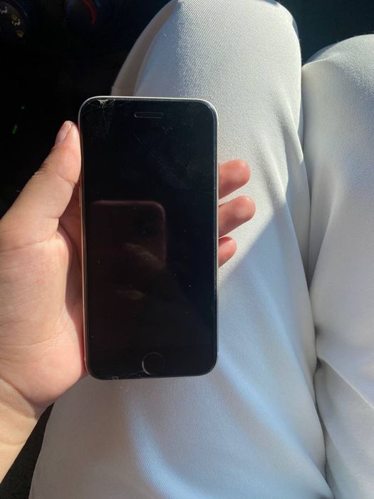 Iphone se(2022) karobka bor