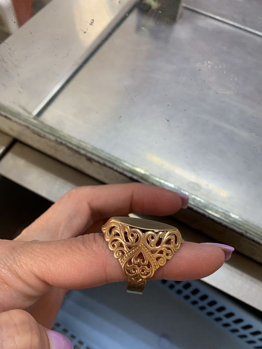 Женский золотой перстень