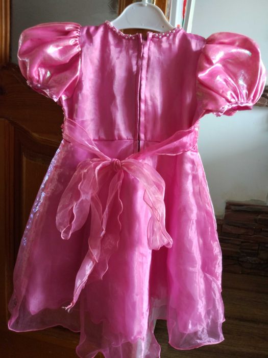 Платья новые 3,4,5 лет