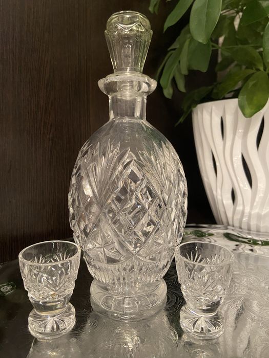 Графин для крепких напитков и две рюмочки