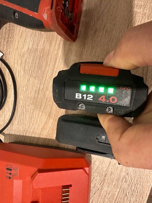 Hilti- батерии и зарядно  12V
