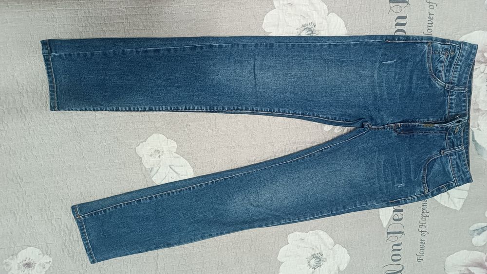 Продам джинсы на мальчика