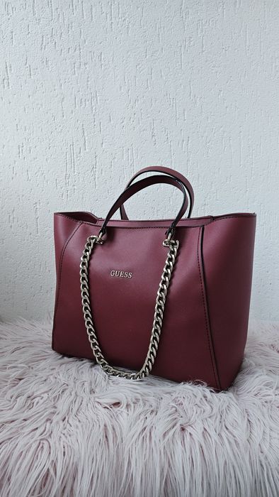 Дамска чанта Guess цвят бордо