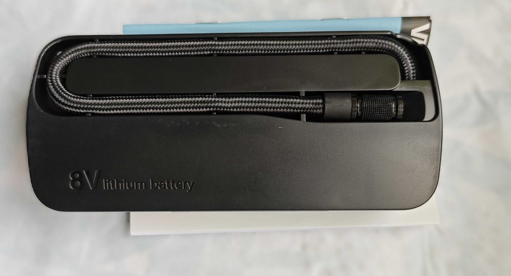 VARO – Безжична въздушна помпа 8V, 150 PSI, фенер, приставки