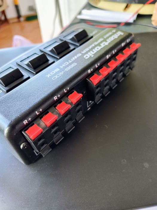 Switch box audio cu patru intrari INTERTRONIC