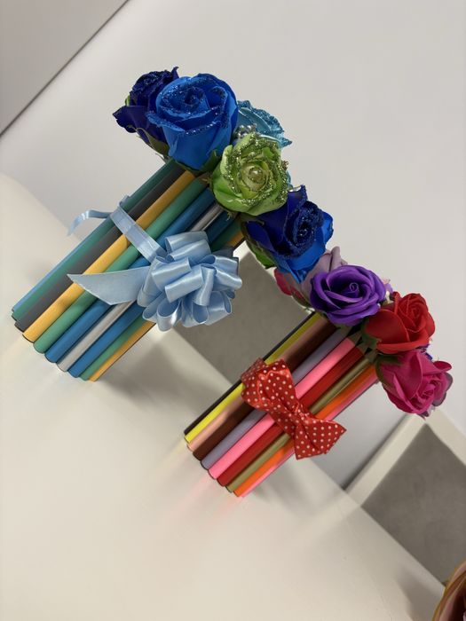 Buchet de flori cu suport de creioane colorate