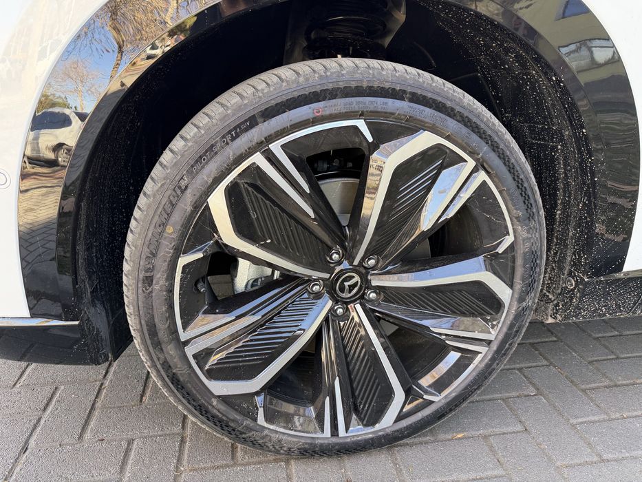 Mazda EZ60 yangi. Gibrid