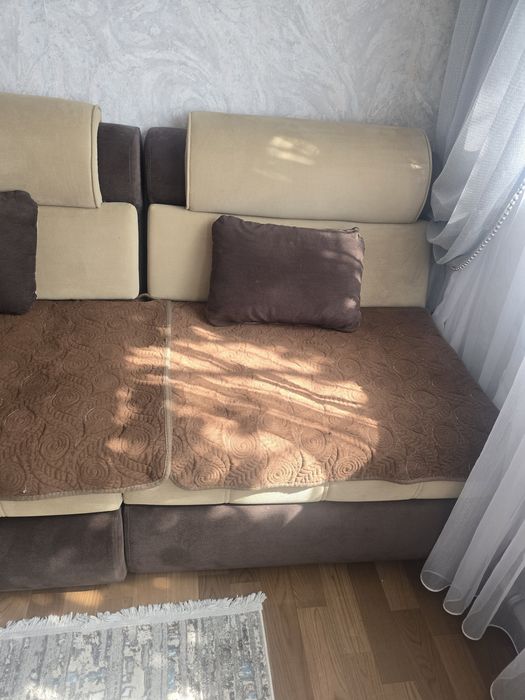 Диван угловой.. коричневый