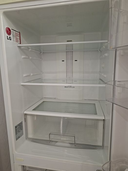 Продается холодильник LG