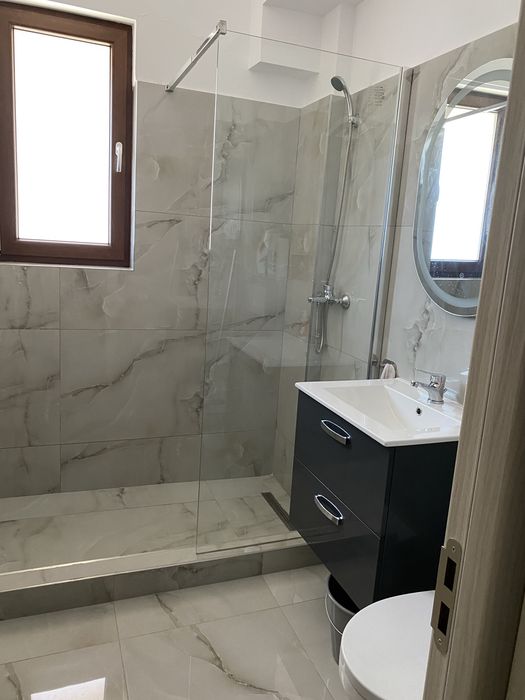 Inchiriez apartament