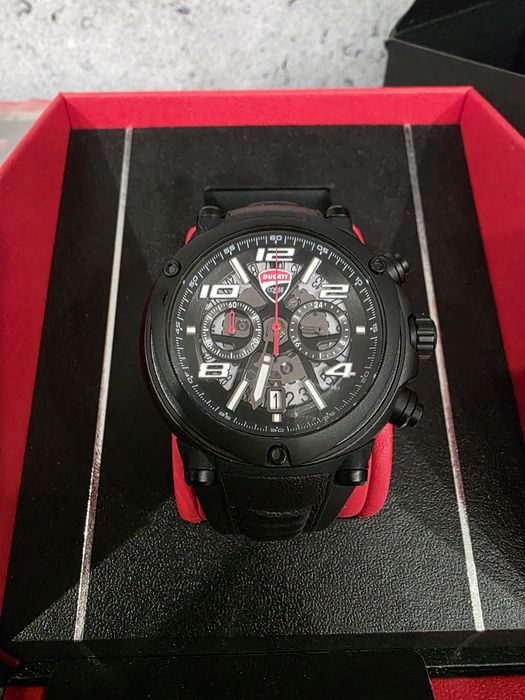 Продам часы Ducati